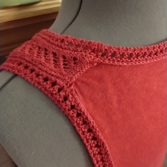 *sold* Ann Taylor LOFT red crochet detail tank top, XS - Picture 5 of 6